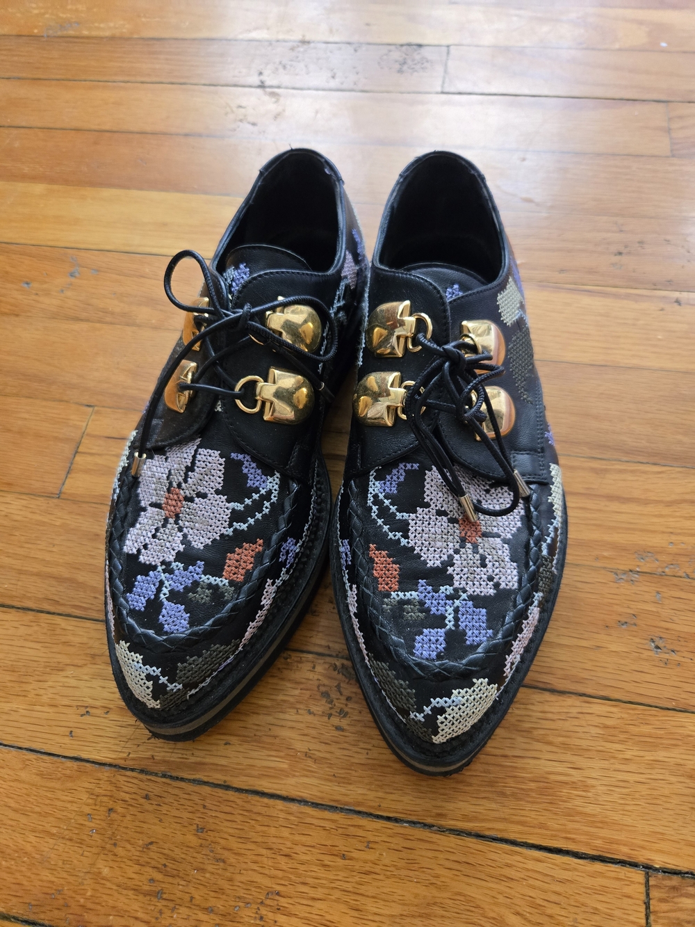 Rare Alexander McFloral Cross Stitch Pointed Toe Lace-Up Shoes Gold Hardware